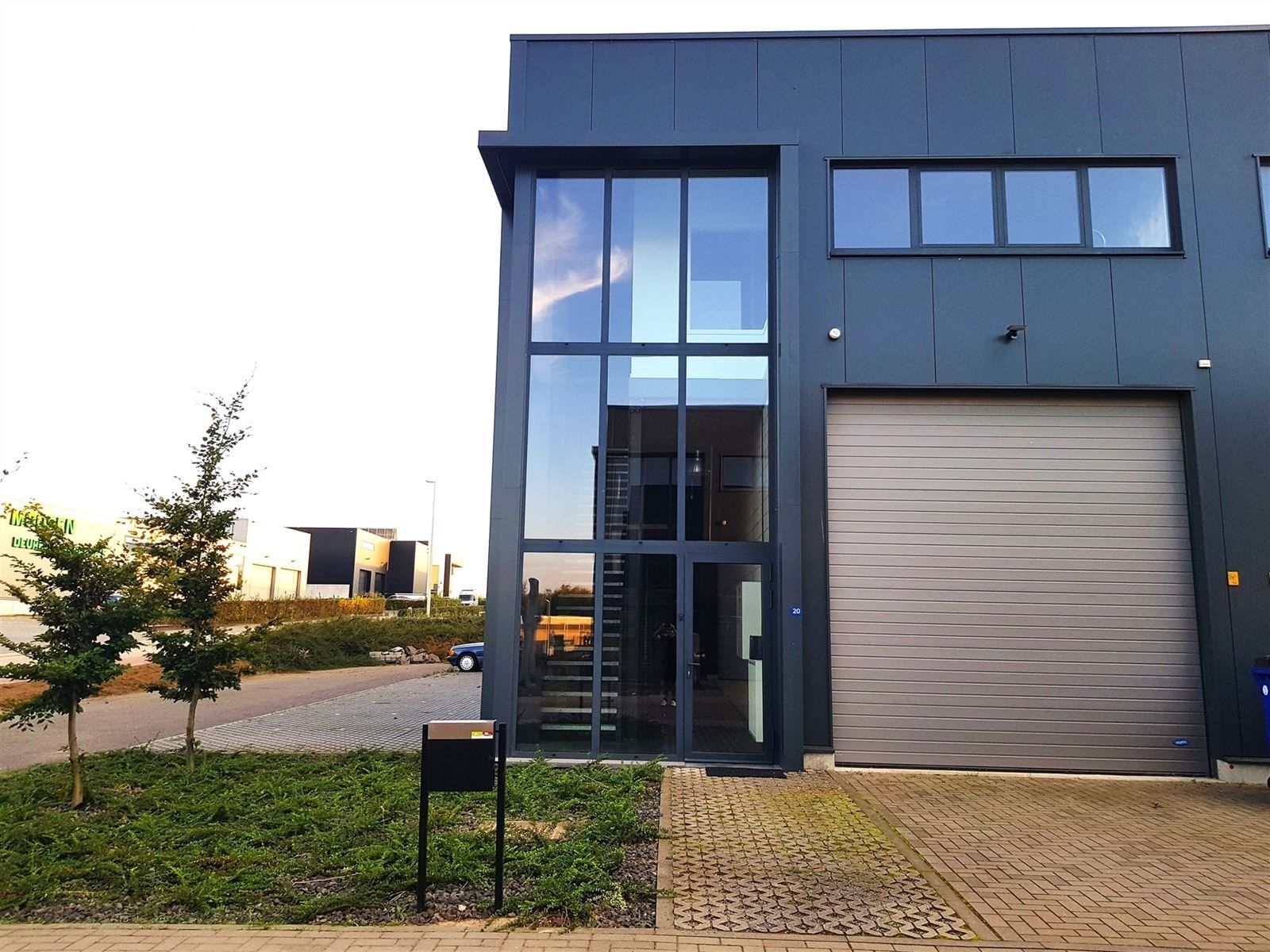 Multifunctioneel en recent bedrijfsgebouw van 435m²!  foto 27