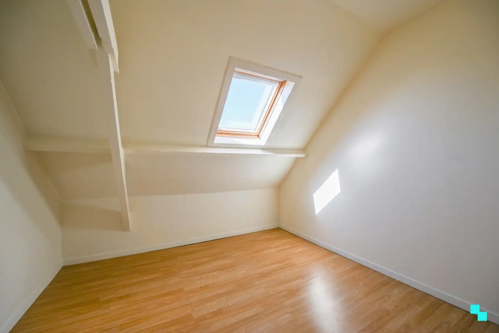 Op te frissen eengezinswoning met uitweg achteraan foto 29