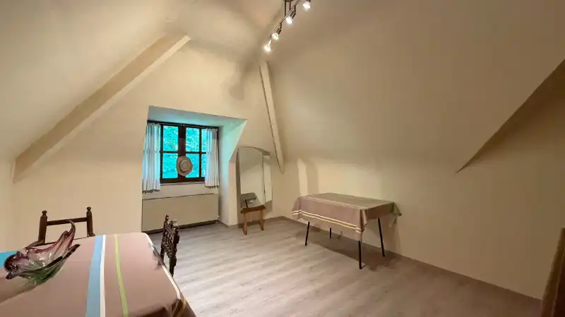 Stijlvolle villa van 275m² op 20 are met bureel, 4 slaapkamers, 2 bad-of douchekamers, dubbele garage foto 17