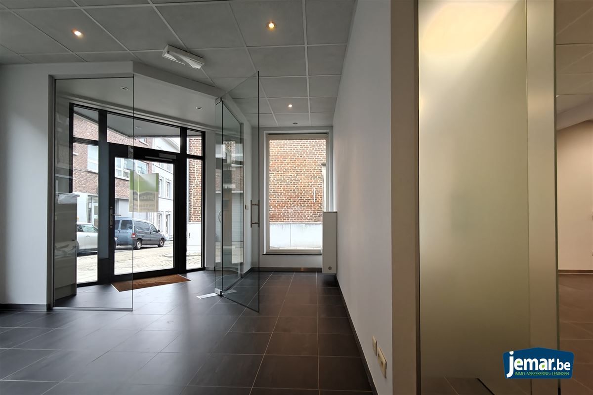 Op te frissen handelspand op top locatie in het centrum van Borgloon foto 4