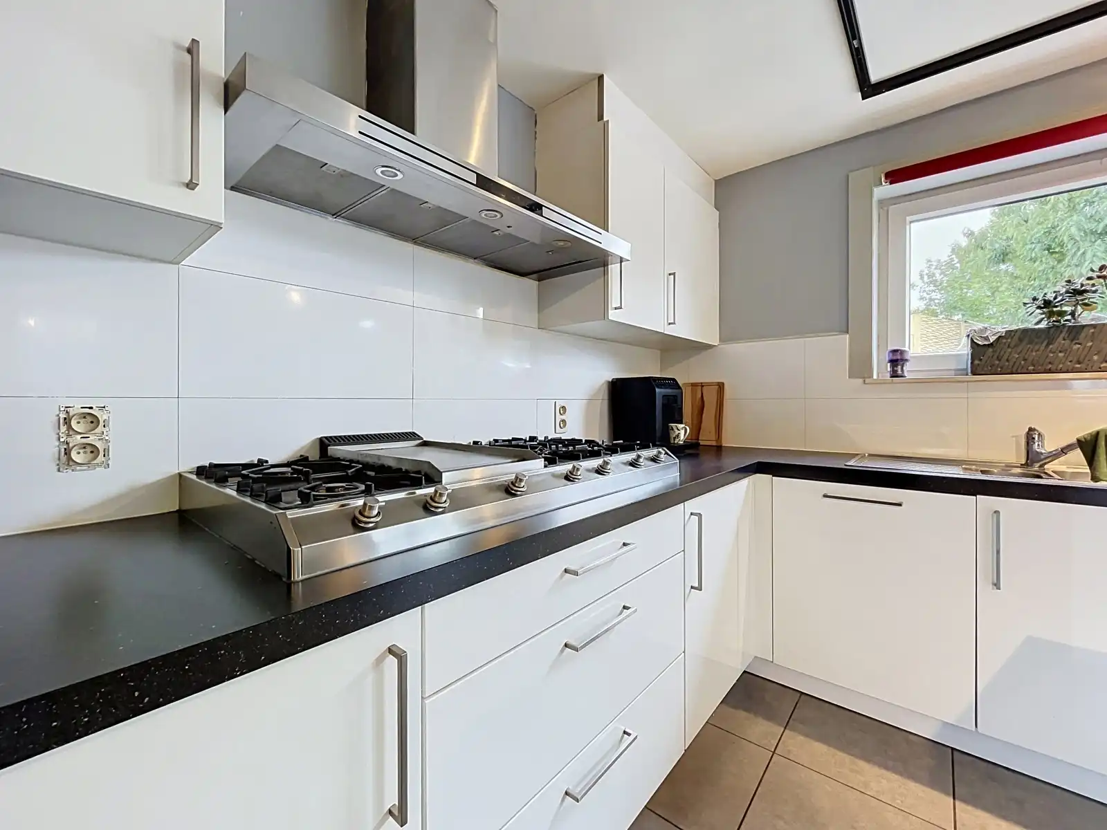 Instapklare (EPC B) woning met 4 slpks - tuin en garage foto 12