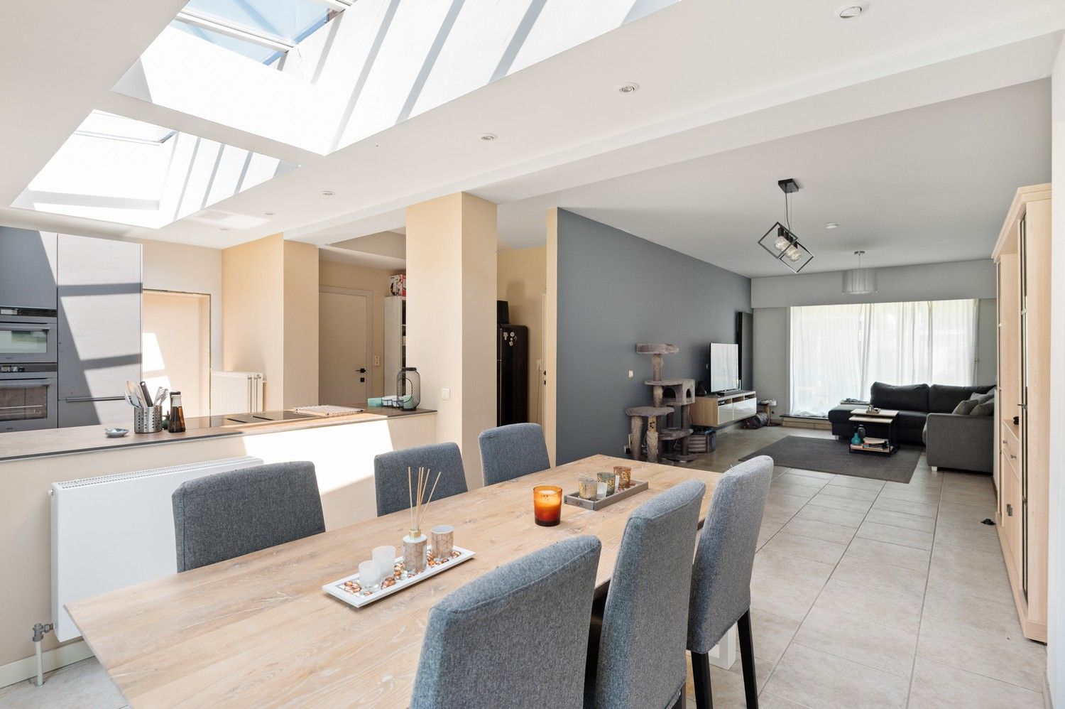 Gezellige woning met 3 slaapkamers, veranda en tuin te koop in top buurt te Ekeren! foto 7