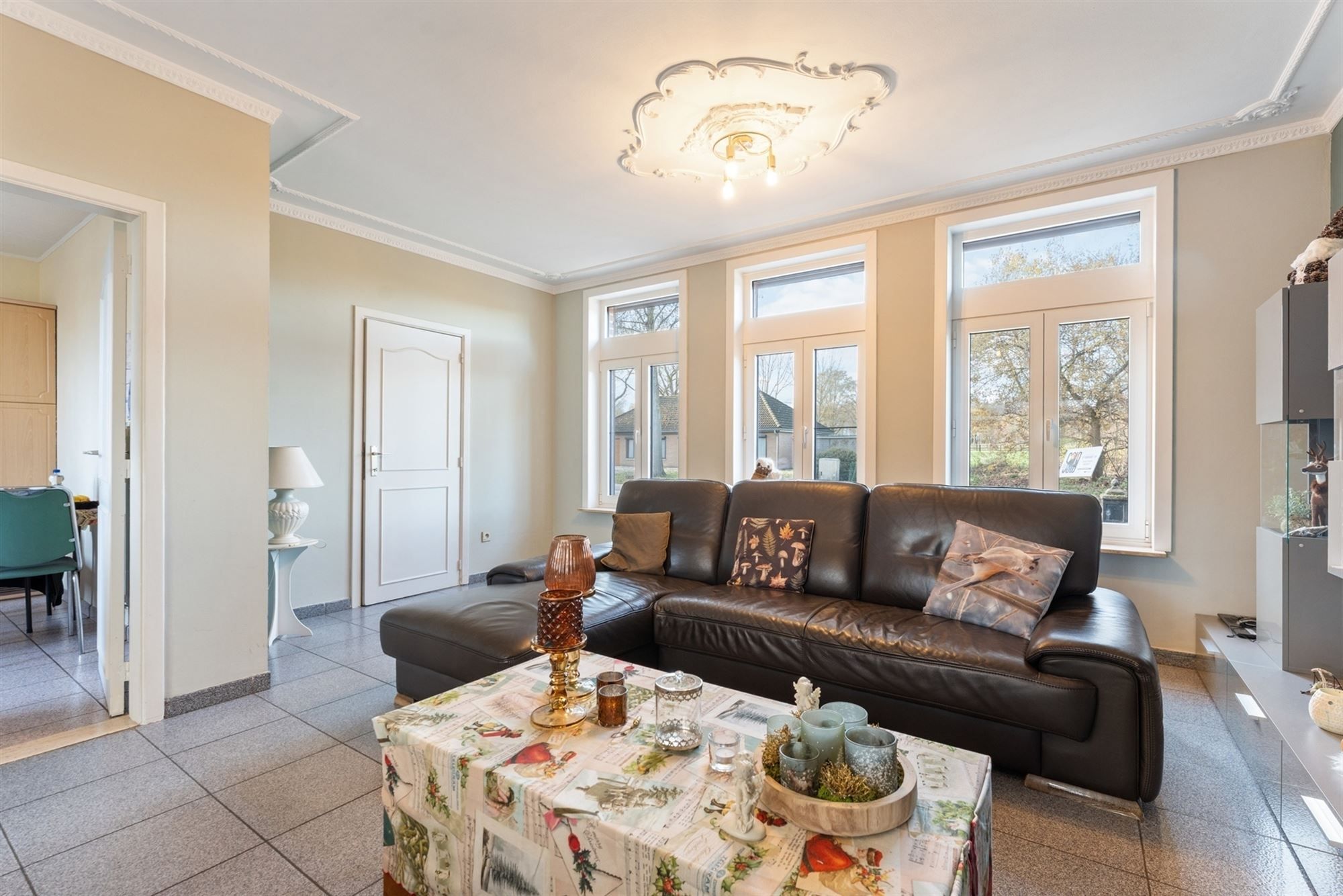 RUIME WONING MET 5 SLAAPKAMERS OP CENTRALE LIGGING VLAK BIJ BERINGEN CENTRUM foto 6