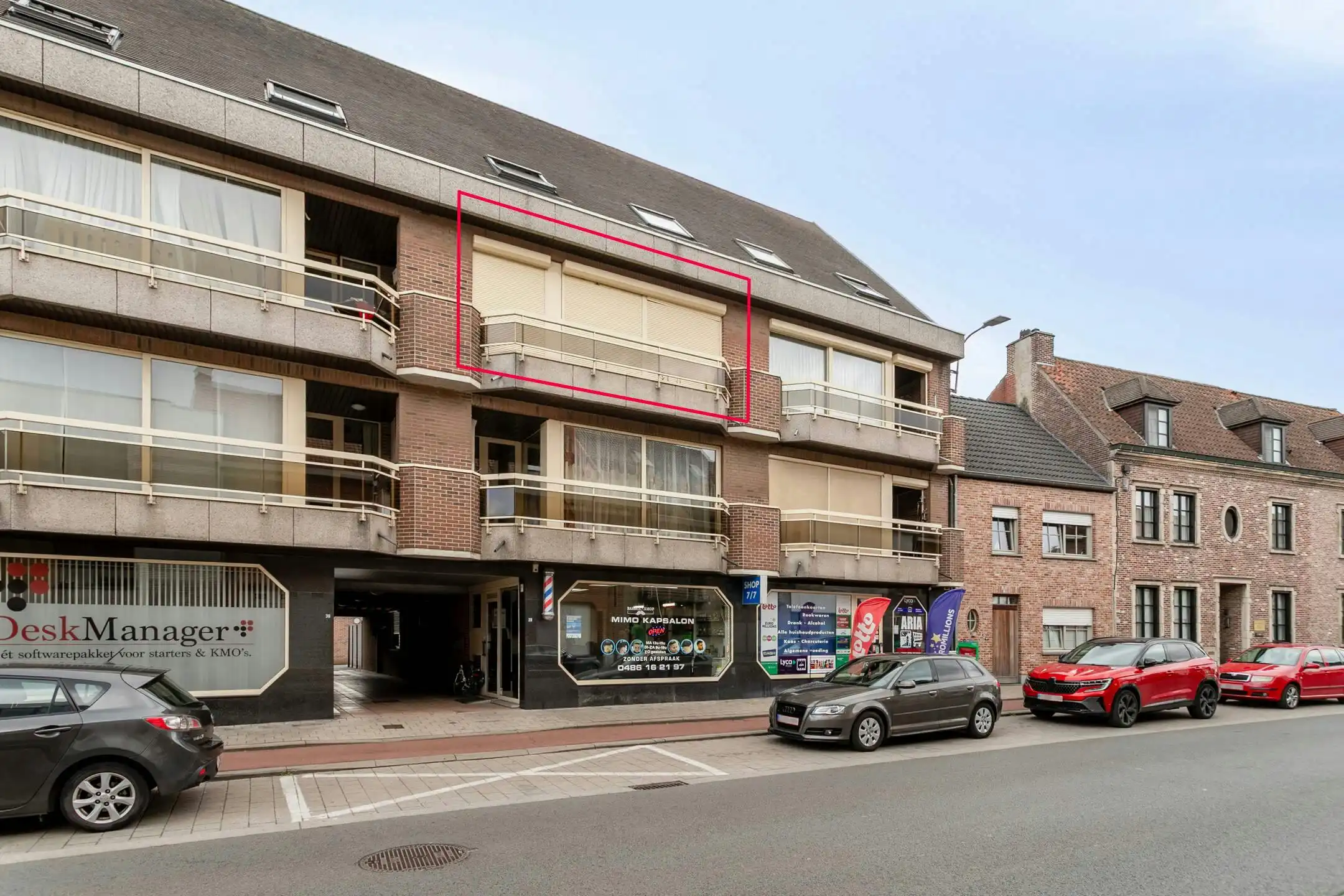 Appartement te koop in het centrum van Sint-Eloois-Vijve foto {{pictureIndex}}