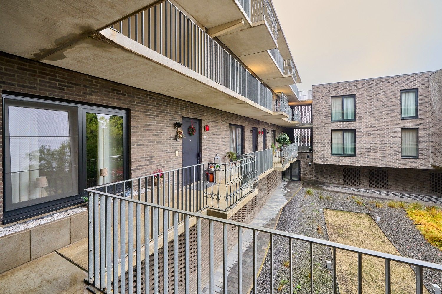 Senioren appartement gelegen op de eerste verdieping met zongericht terras en fijn uitzicht op het stadsplein foto 21