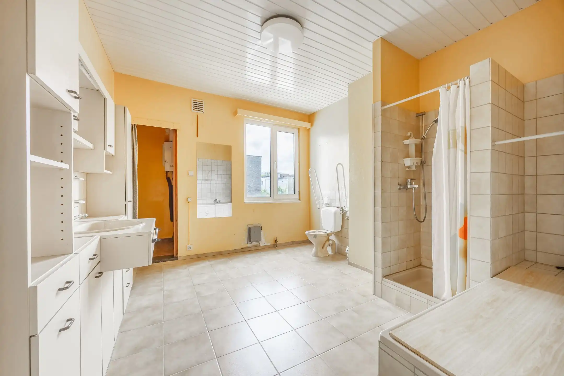 te renoveren woning met 3 ruime slaapkamers , garage en tuin foto 14