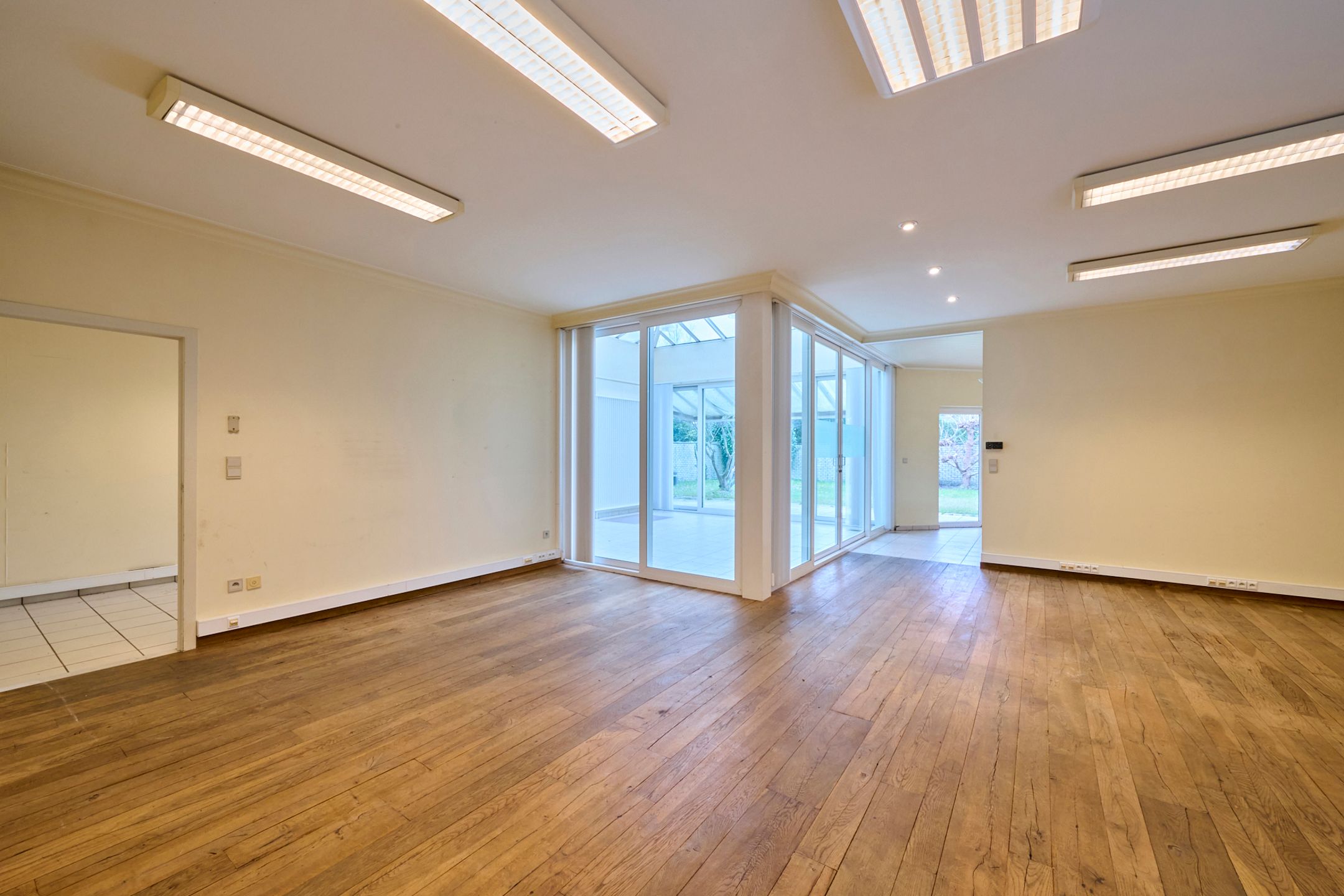 TE KOOP: bedrijfsgebouw met woning in Zonhoven foto 16