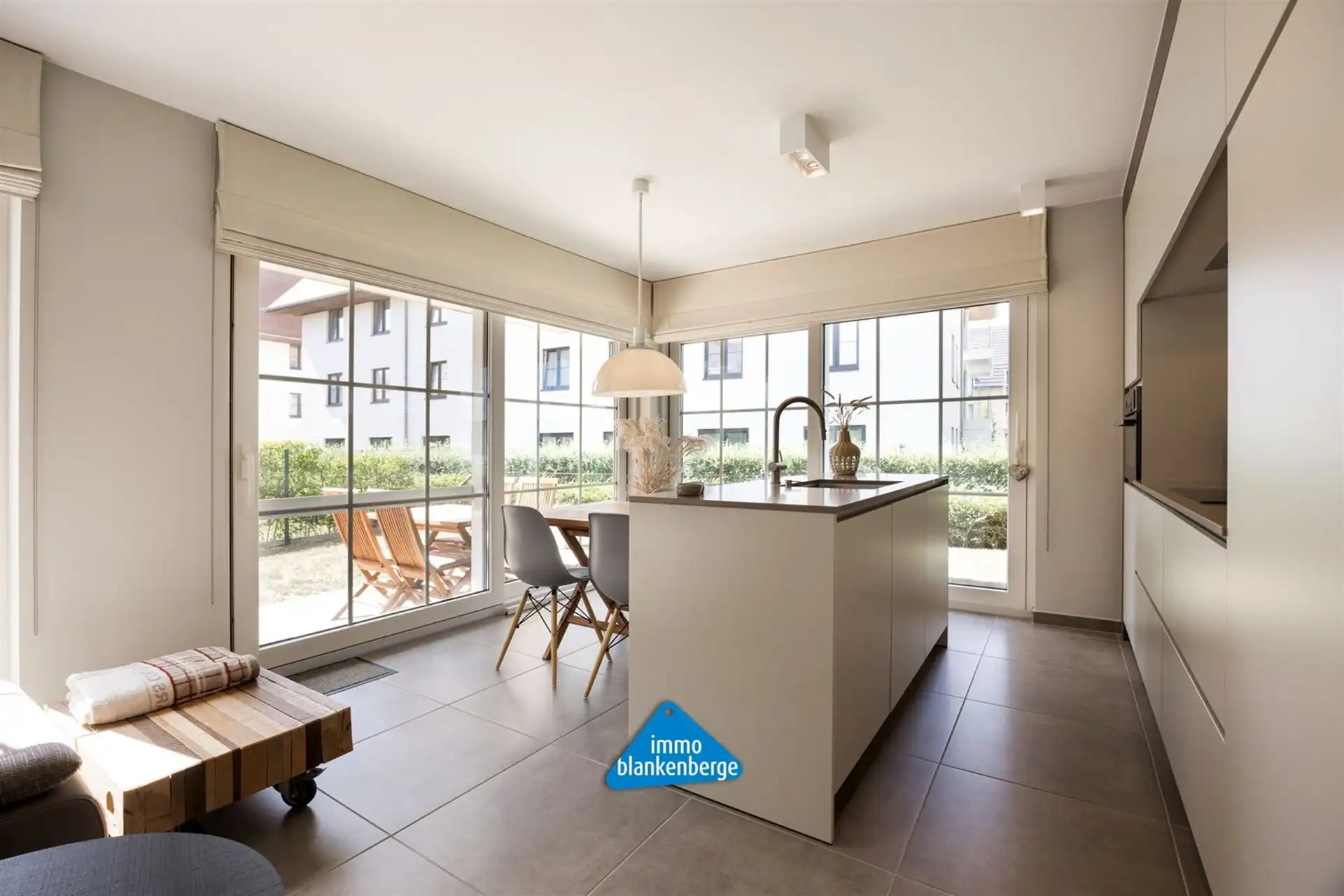 Luxe afgewerkt 2‑slaapkamerappartement met tuin in De Haan foto 5