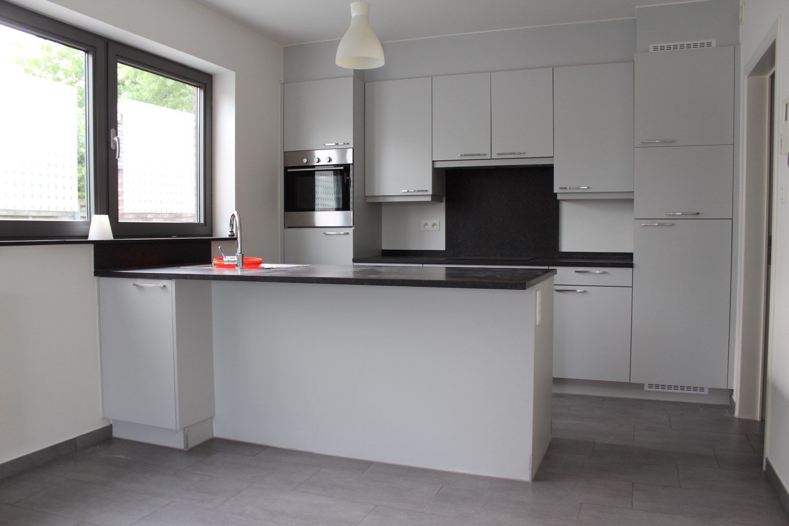 Ruim en gezellig gelijkvloers appartement nabij Lommel Centrum foto 3