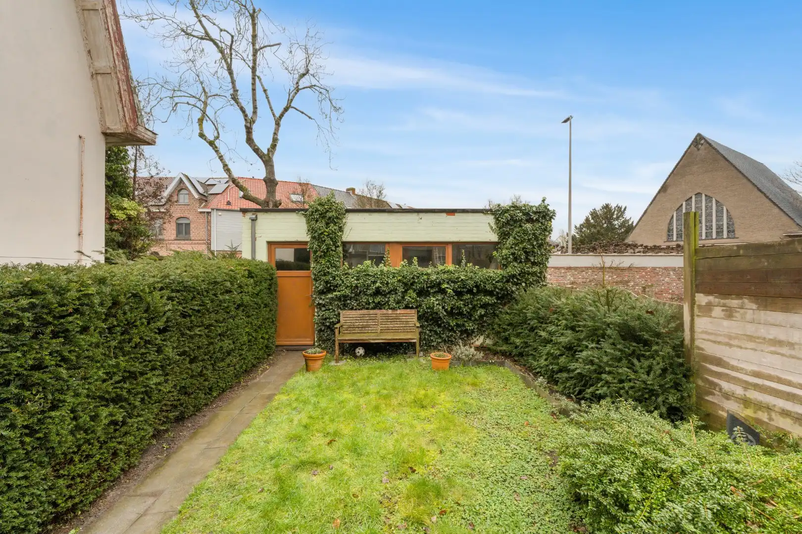 Karaktervolle halfopen woning op een strategische ligging te Assebroek. foto 20