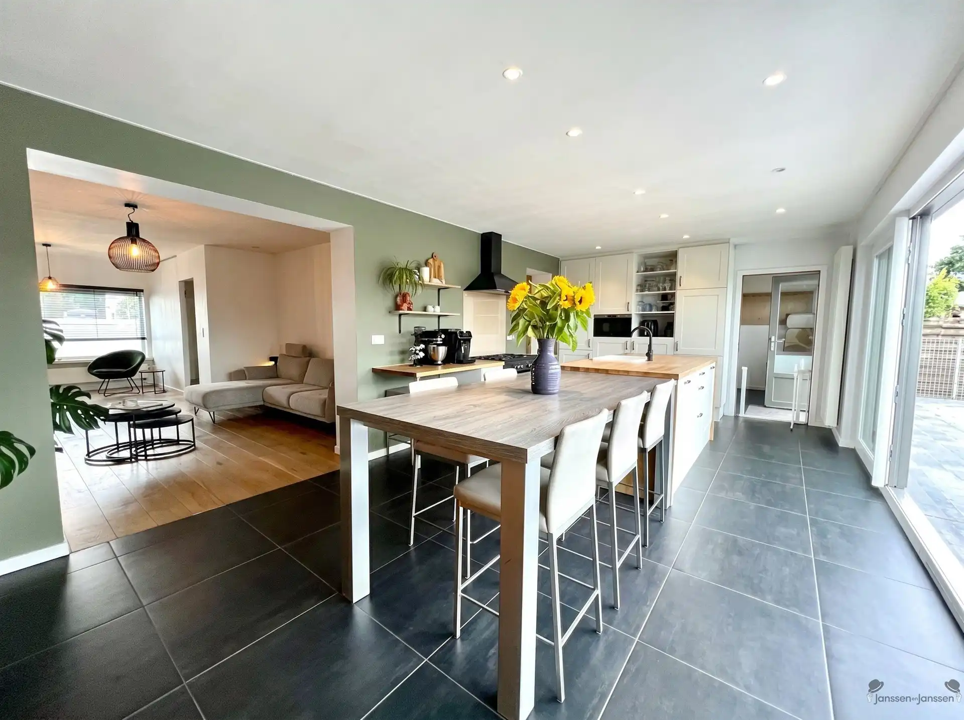 Instapklare gezinswoning met 3 slpkmrs & tuin foto 15