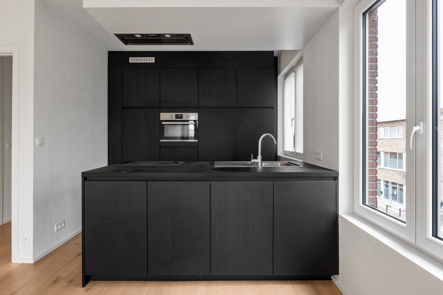 Modern, gunstig gelegen appartement met 2 slaapkamers te Hove foto 3