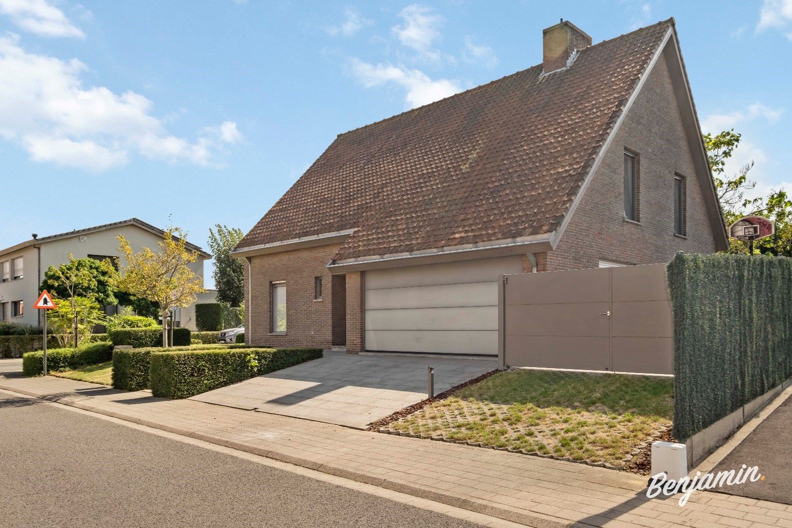 Instapklare woning met 5 slaapkamers, dubbele garage en zuidgerichte tuin in Rumbeke foto 1