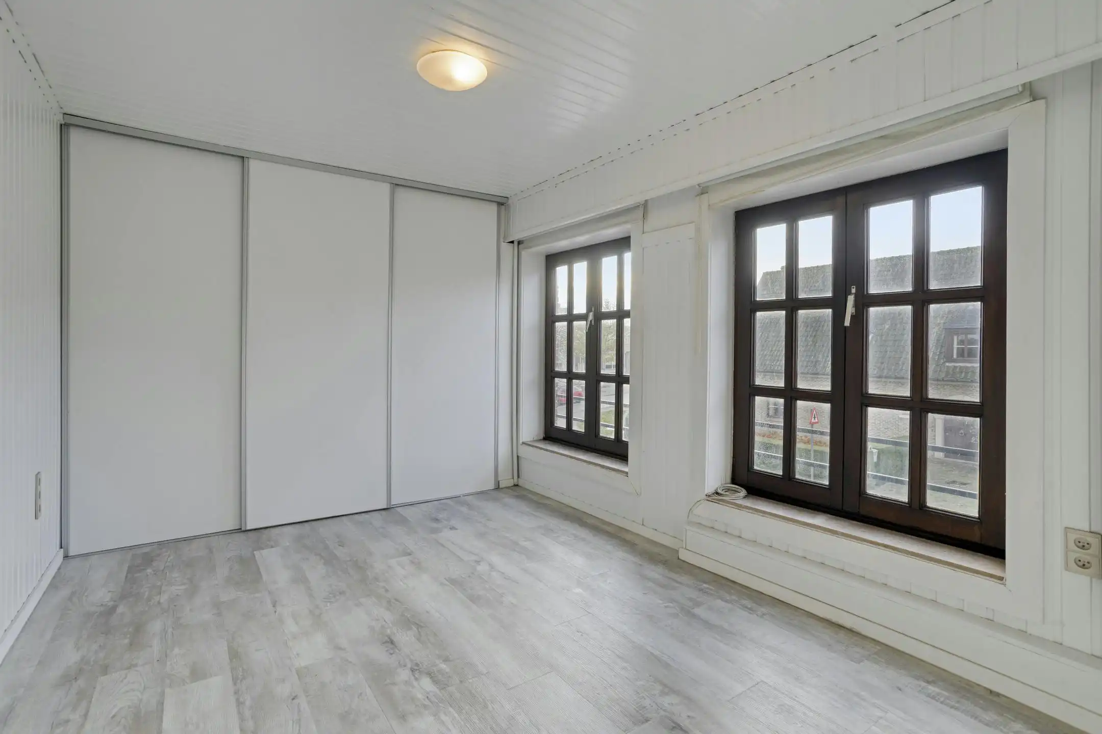 Huis met 2-3 slaapkamers, garage en loods (180m²) in Assebroek  foto 11