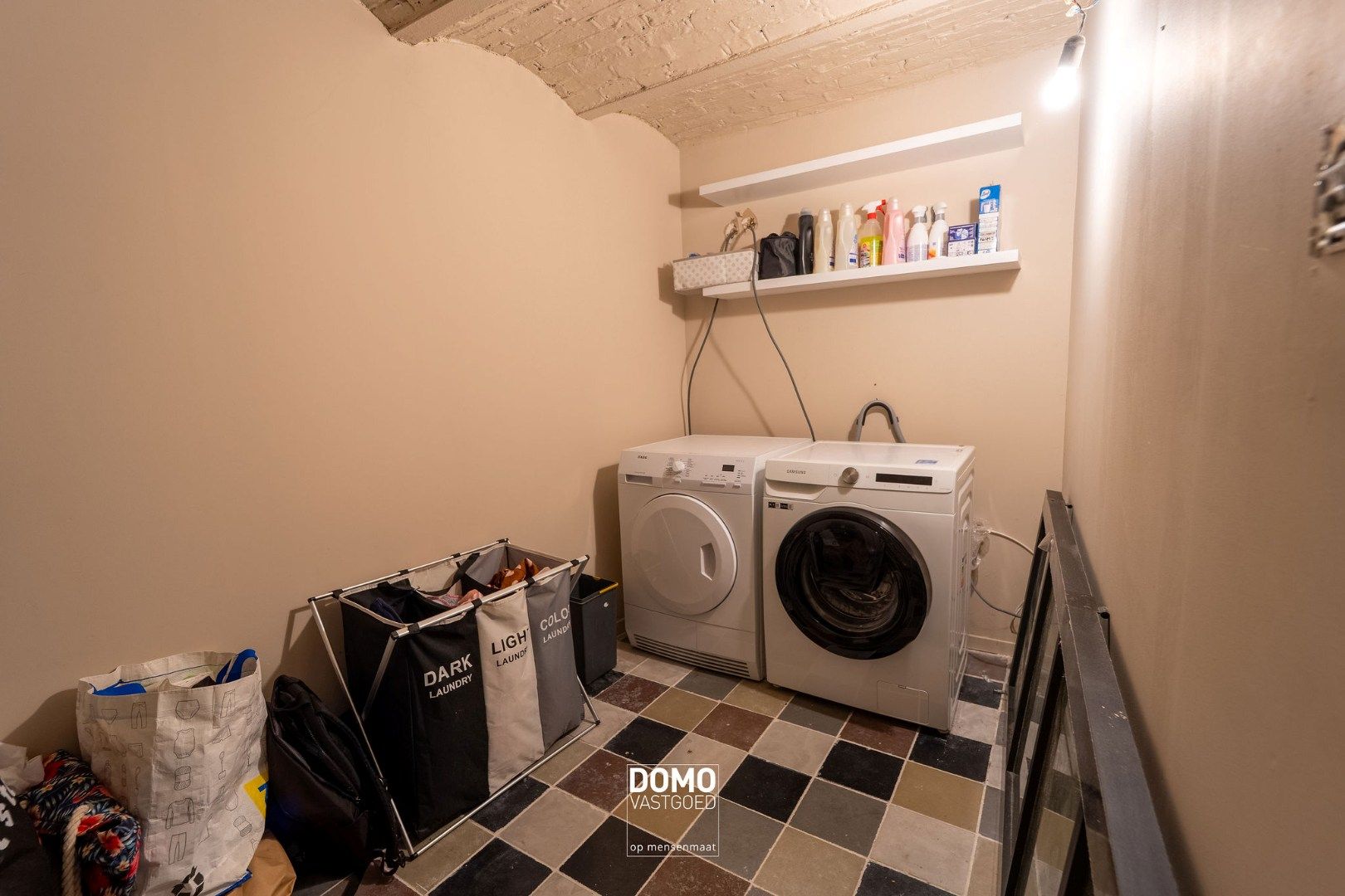 RUIME, INSTAPKLARE EN GERENOVEERDE WONING MET KANTOORGEBOUW INCLUSIEF PARKEERGELEGENHEID, TUIN EN ZWEMBAD TE MIELEN BOVEN AALST (GINGELOM) foto 30