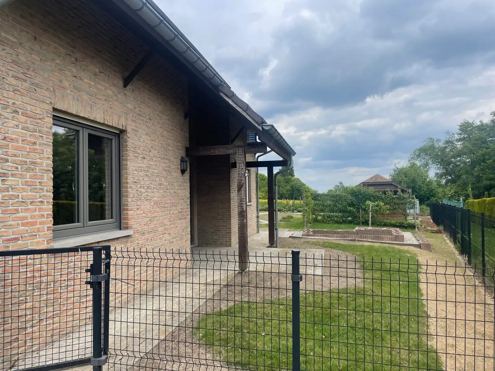 Leemans immobiliën biedt u deze woning aan op een centrale ligging in Asse foto 2