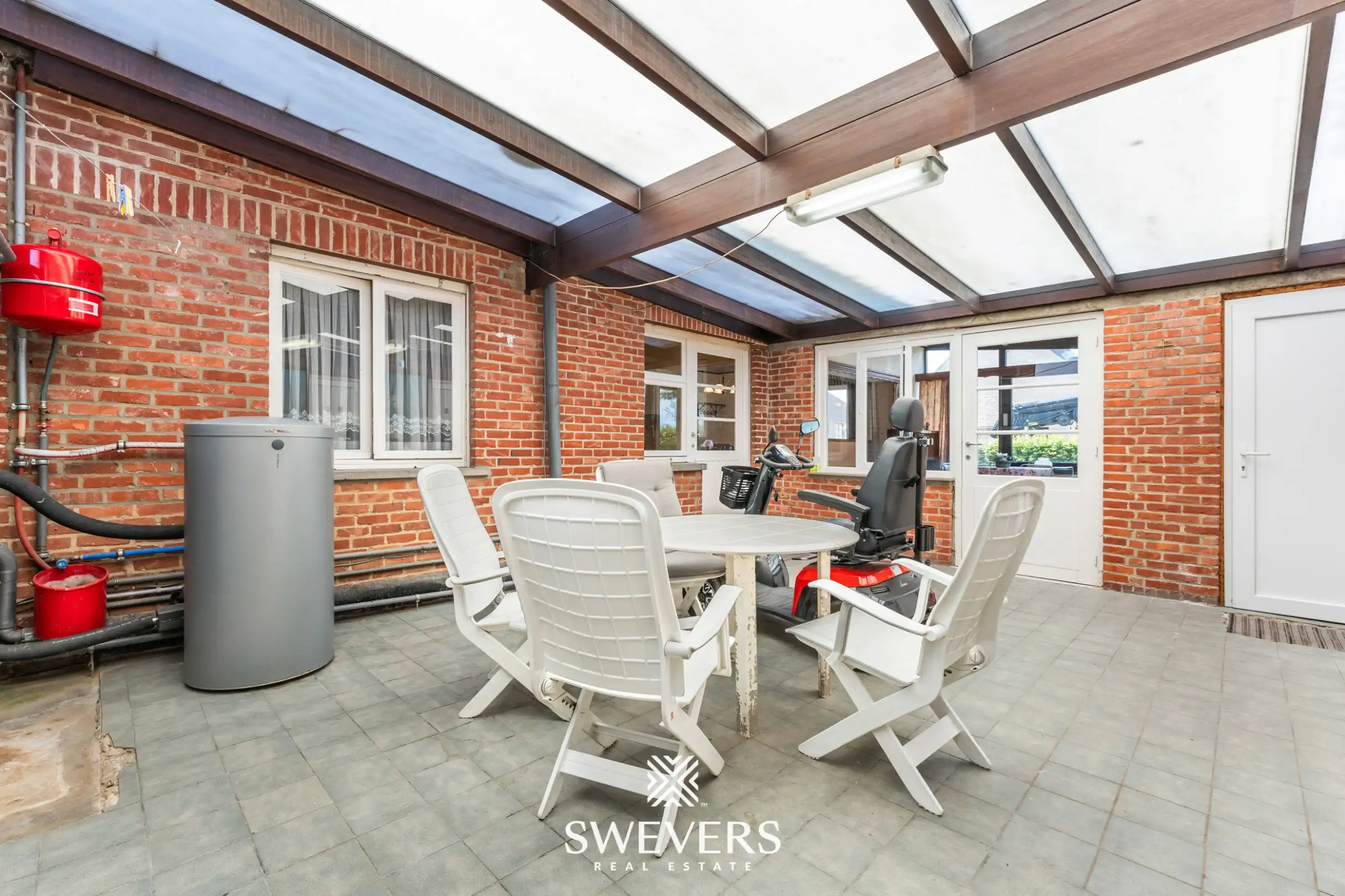 Ruime open bebouwing met 4 slaapkamers, grote garage en zonnig perceel van 15 are 28 ca foto 18