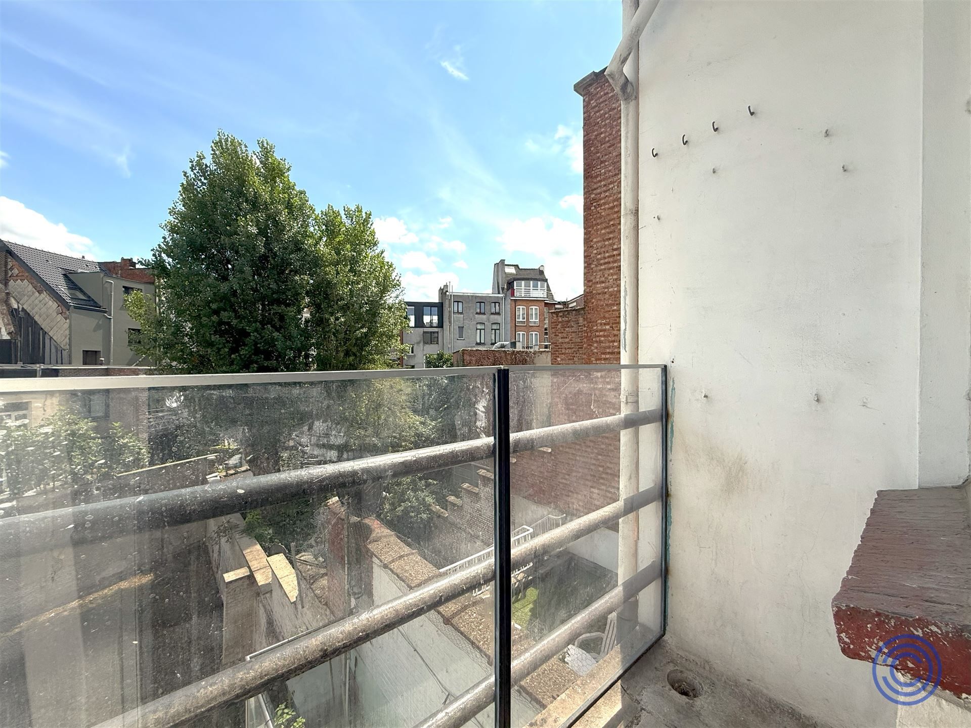 Lichtrijk 2-Slaapkamerappartement met balkon in groene doodlopende Straat foto 4