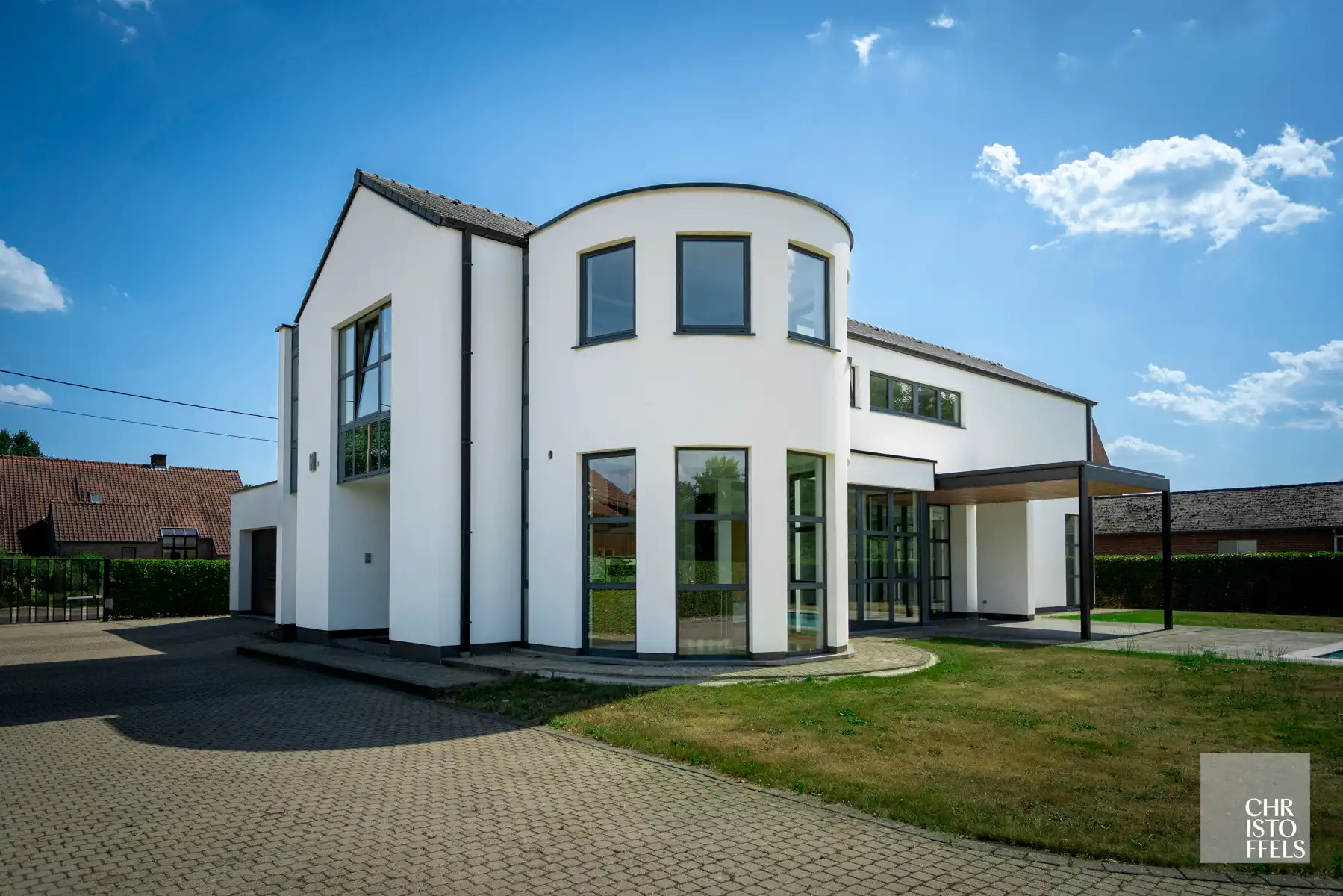 Tijdloze villa (405 m²) met zwembad, magazijn en weiland op 4.858 m²! foto 8