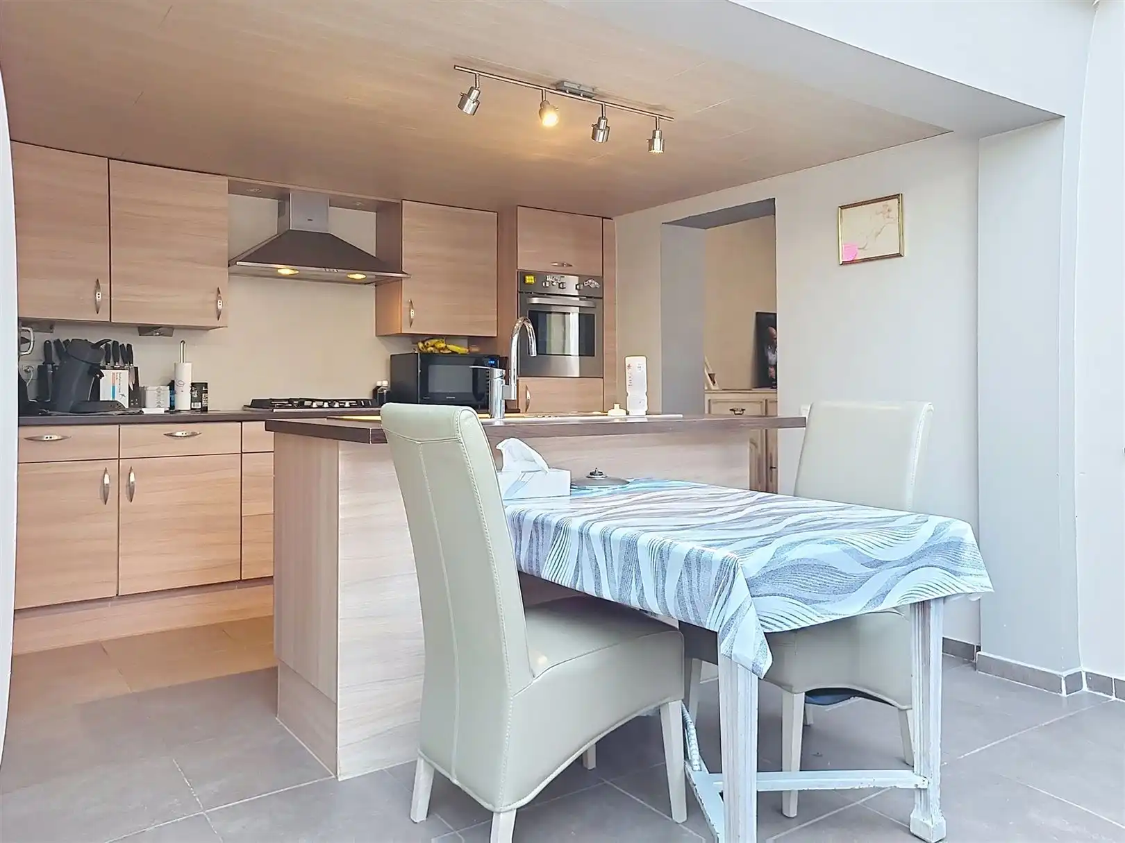 woning met 4 slaapkamers en eigen staanplaats ! foto 6