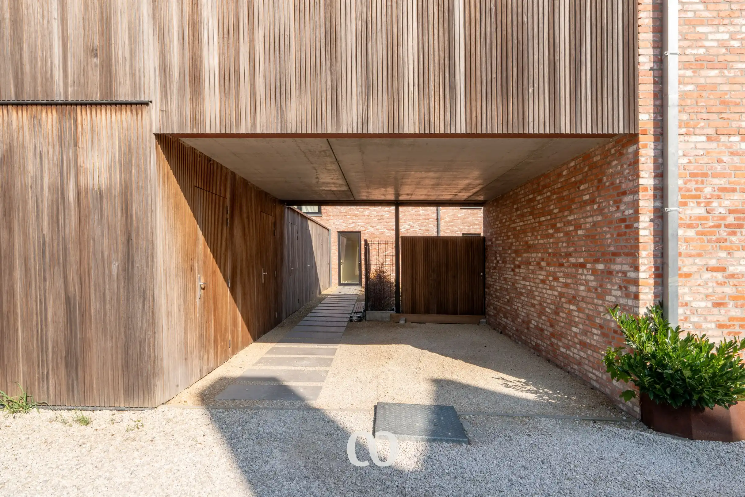 Ruime casco woning met tal van mogelijkheden! foto 14