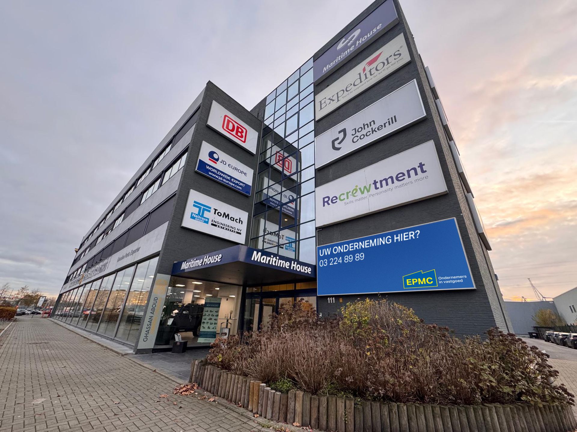 Flexibele kantoren te huur te Antwerpen Haven  foto {{pictureIndex}}