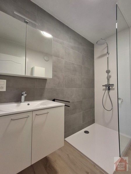 Ruim 2 slaapkamer appartement met paking! foto 16
