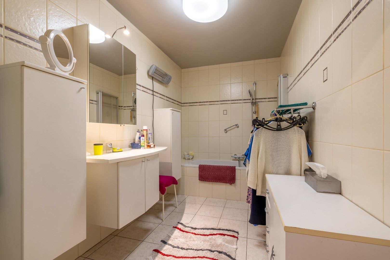 Ruim gelijkvloers 2 slk app met terras en garage foto 9