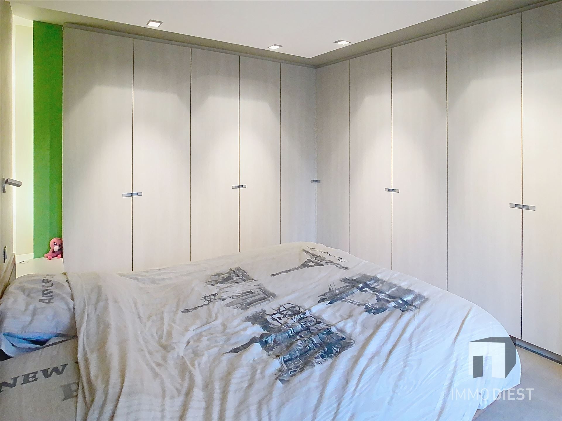 Ruime woning met 4 slaapkamers foto 13