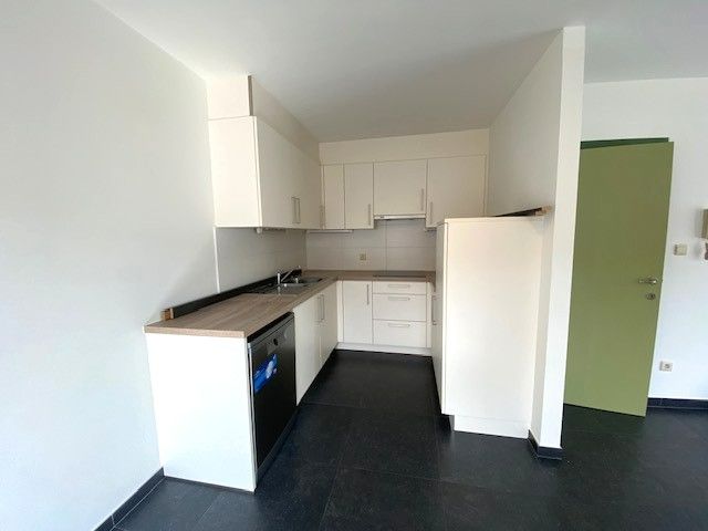 Gelijkvloers 2 slaapkamer appartement met garage in centrum van Geel foto 5