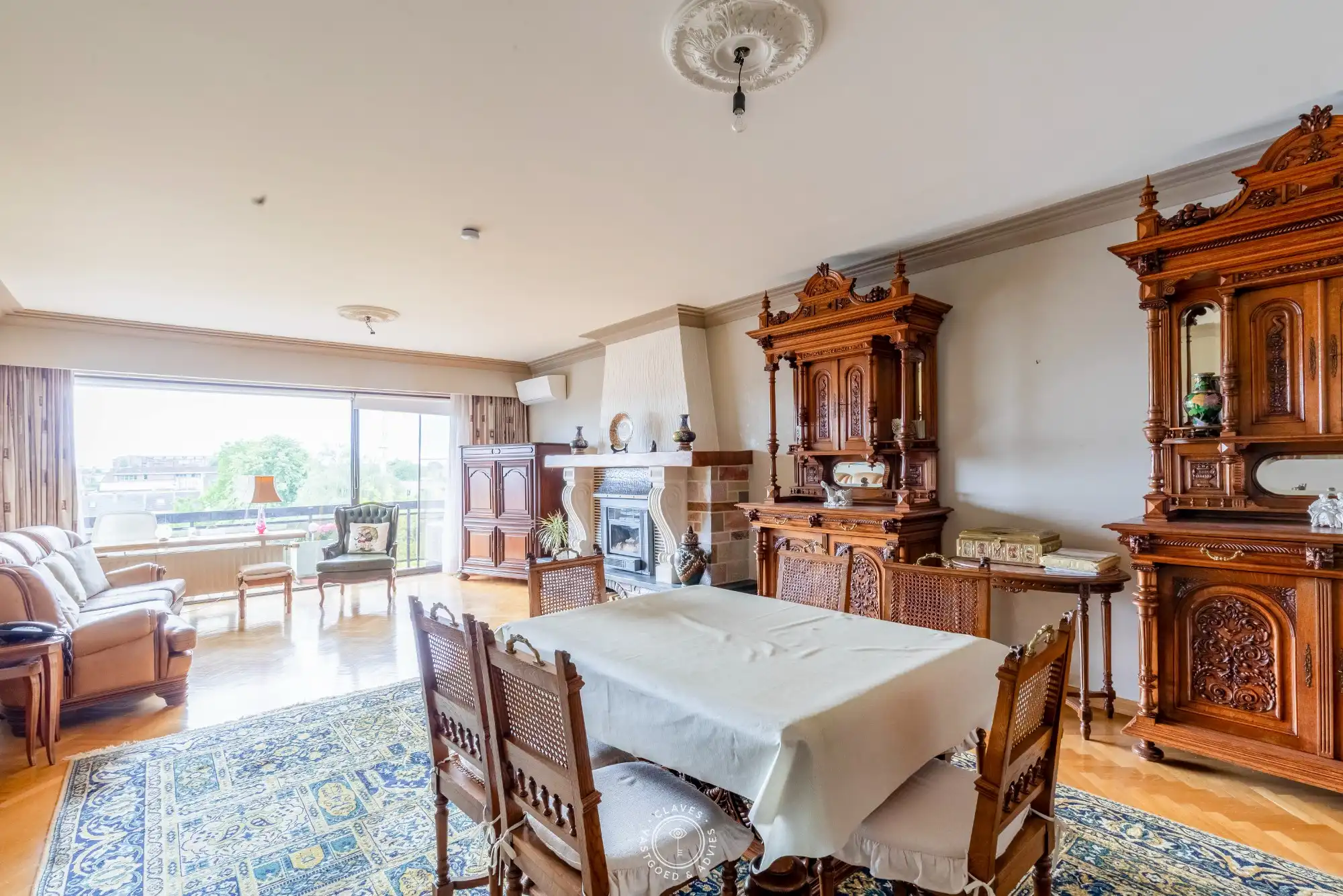 Bijzonder ruim appartement met zuidgericht terras foto 2
