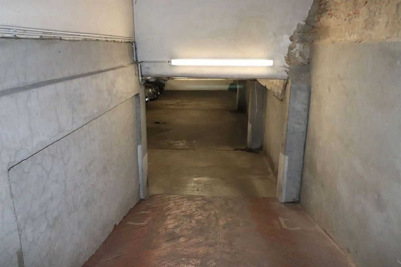 Parking in hartje Antwerpen.  foto 8