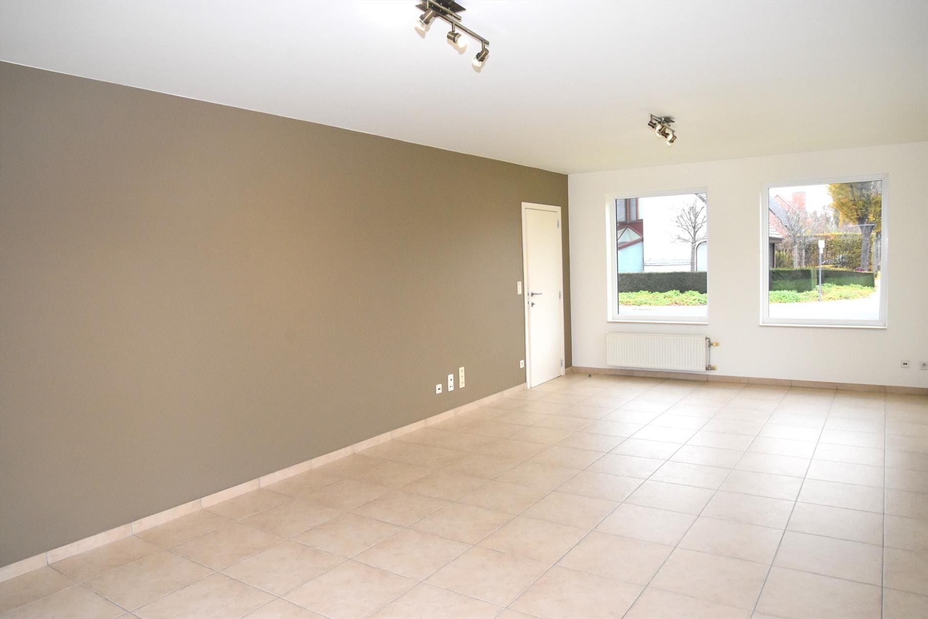 Heel mooie koppelwoning te huur in centrum Wevelgem! foto 5