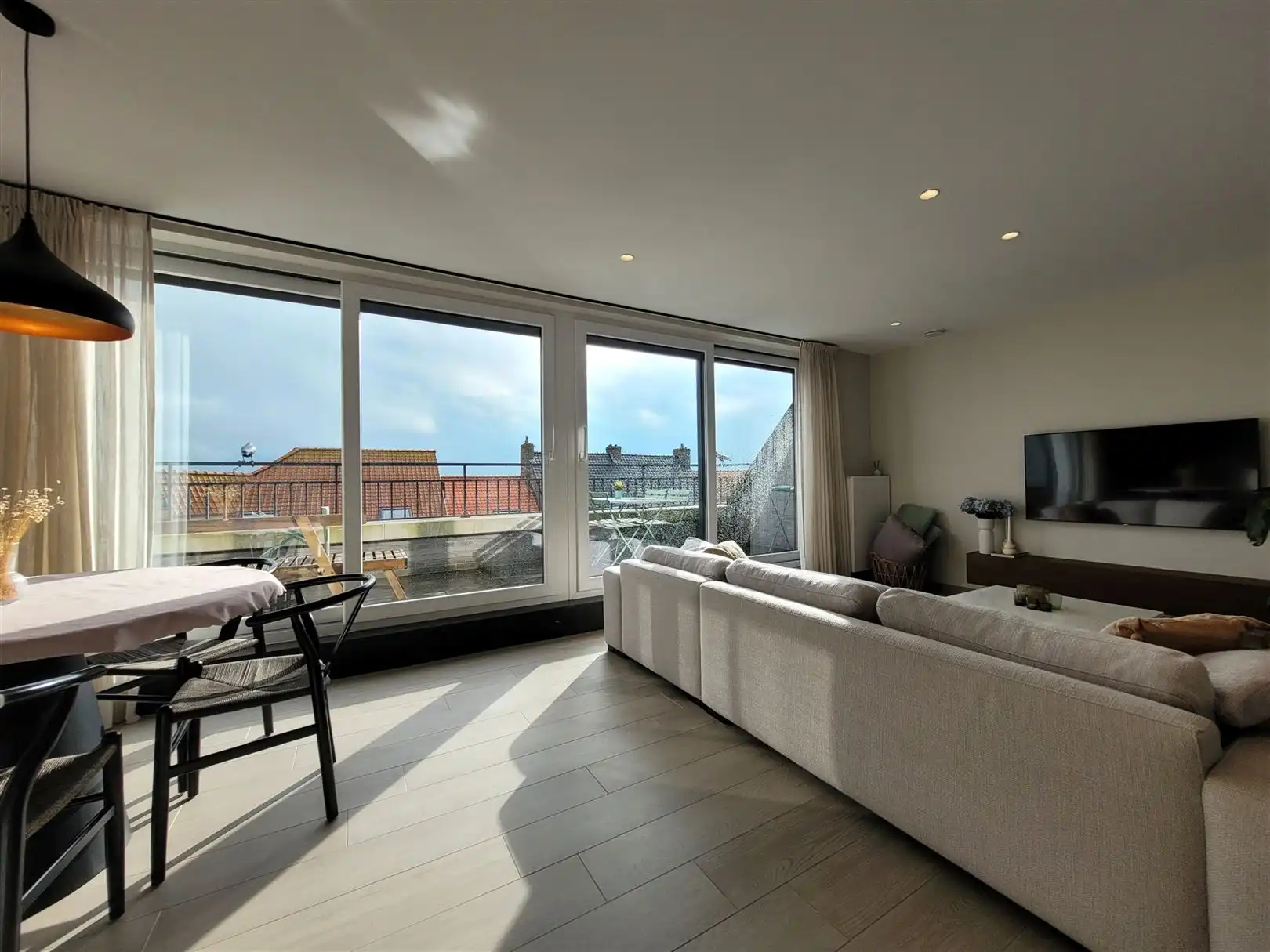 Gemeubeld duplex appartement aan de zonnekant foto 2