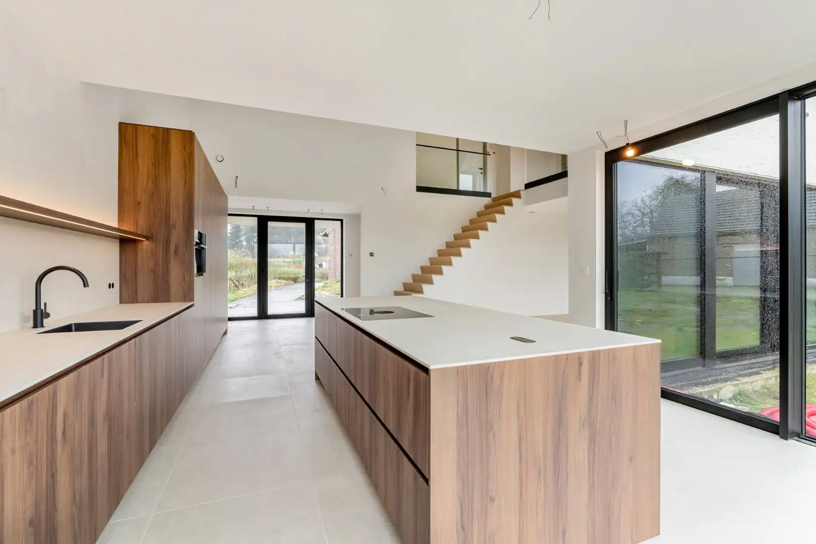 Exclusieve, volledig afgewerkte halfvrijstaande woning na transformatie van bestaande hoeve naar 2 BEN-woningen!  foto 12