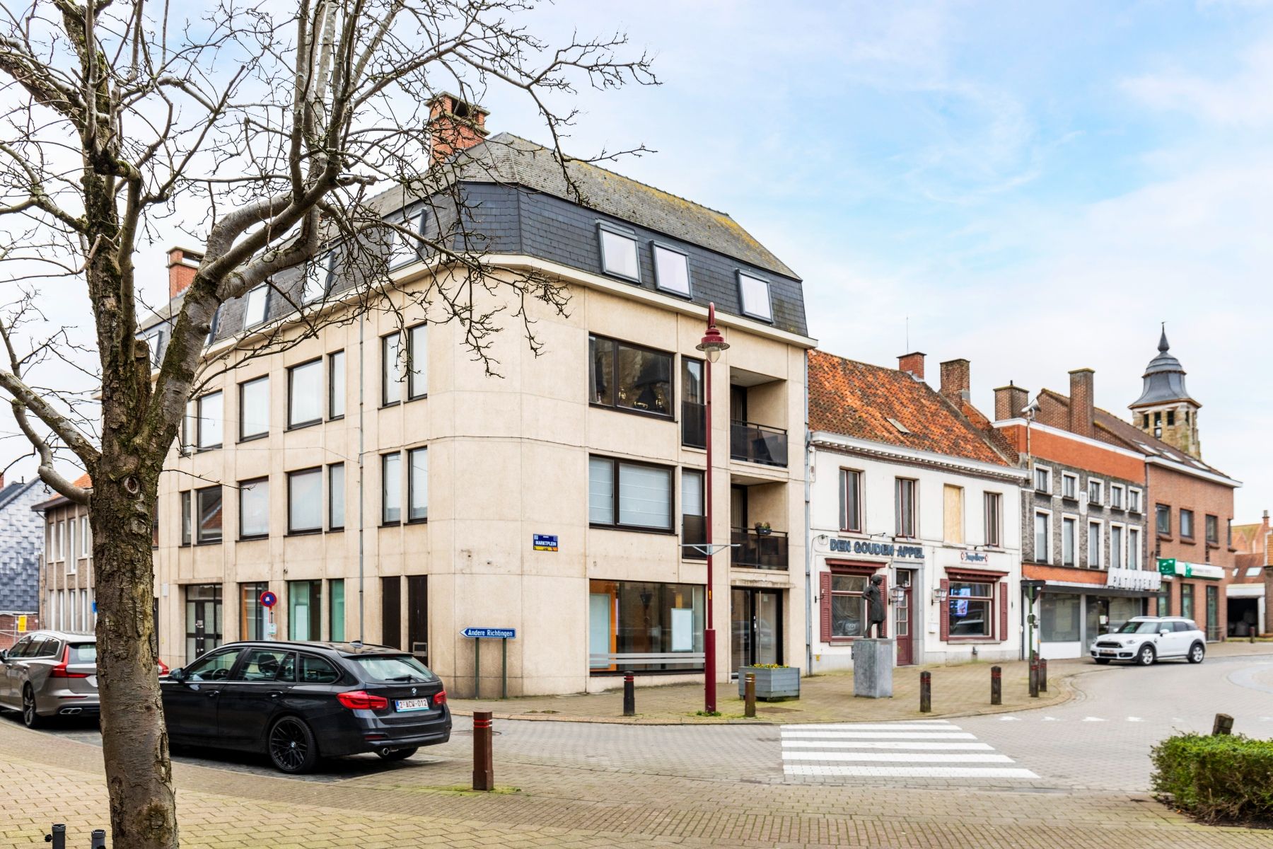 Kantoorruimte centraal gelegen op markt van Ardooie. foto 18