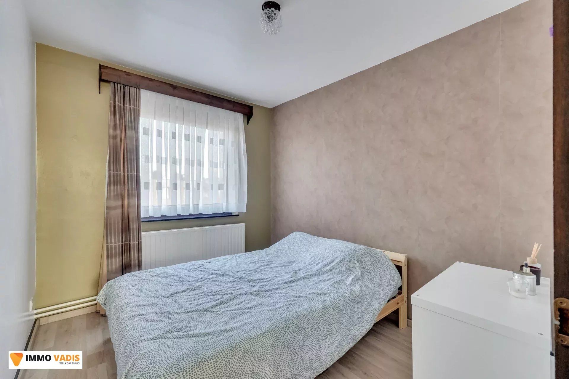 Ruime gezinswoning met drie slaapkamers en inpandige garage foto 10