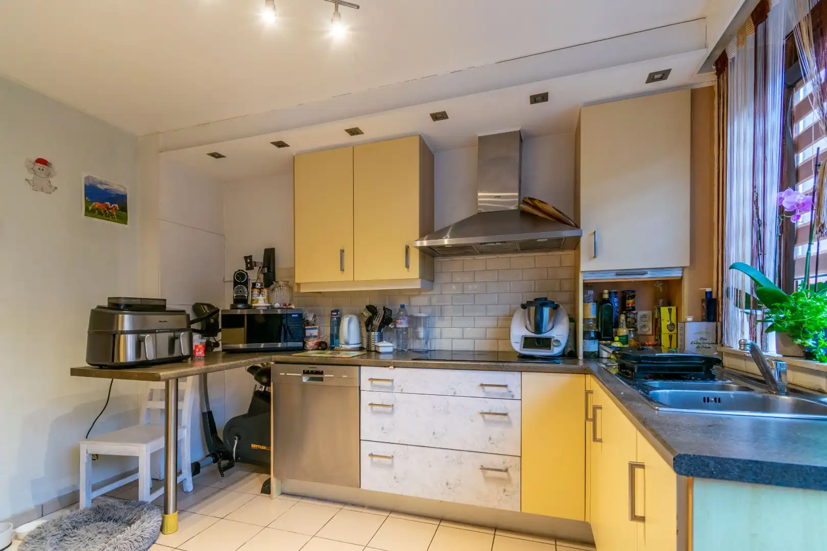 INSTAPKLARE WONING MET 3 SLAAPKAMERS, TUIN & GARAGE ! foto 4