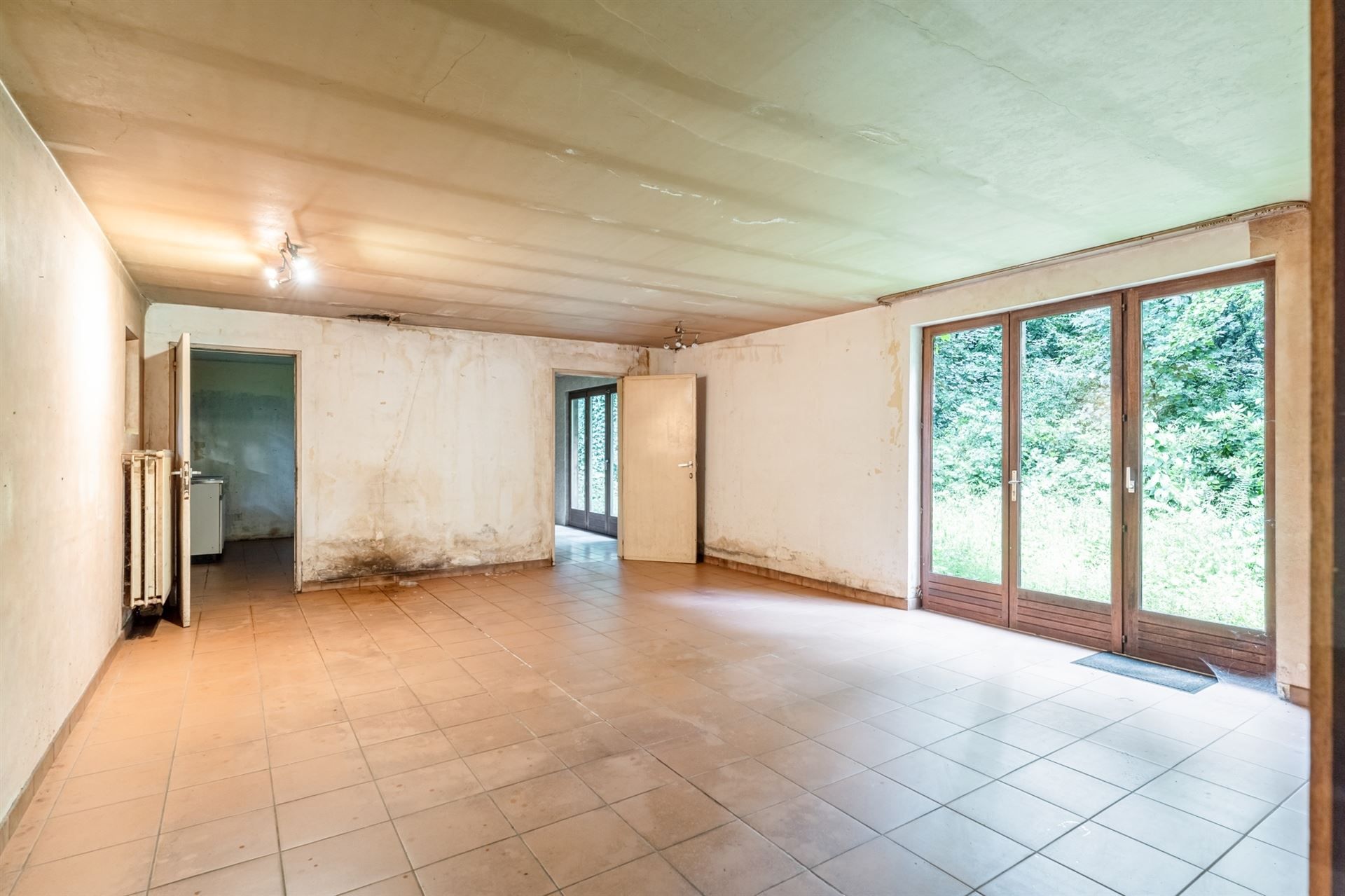 Te renoveren gebouw op en met grond. foto 8