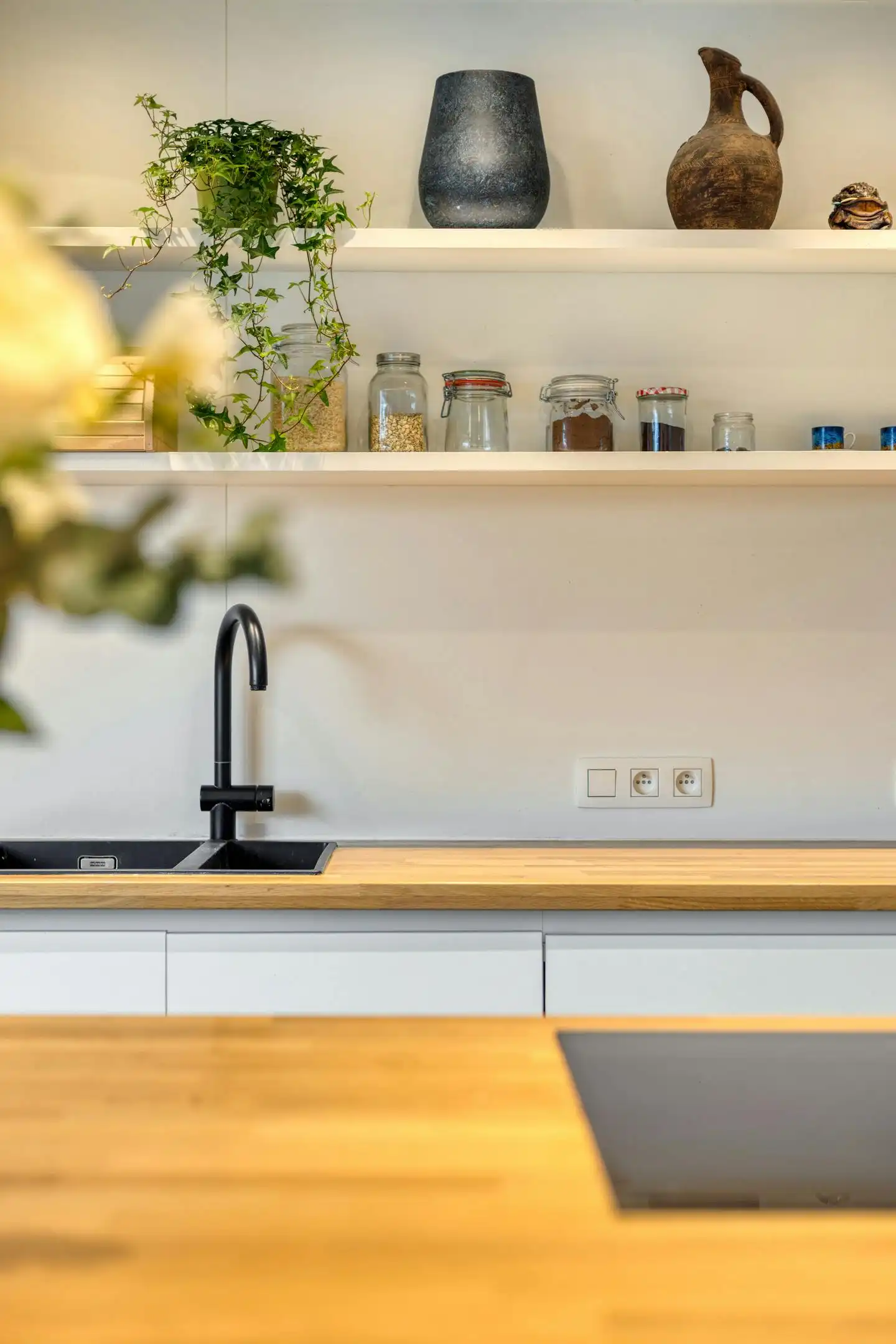 Ruime gezinswoning met tal van opties in Oostwinkel foto 4