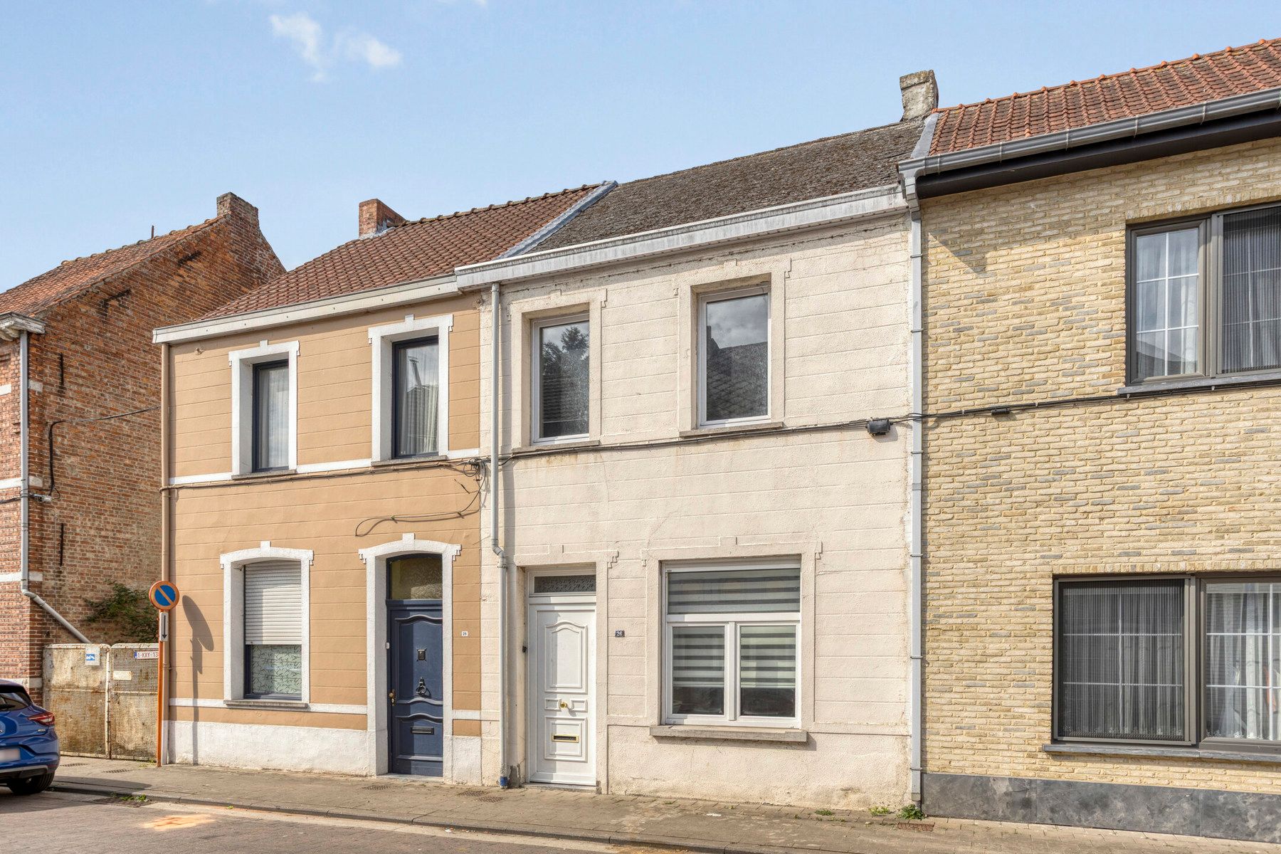 Hoofdfoto van de publicatie: Op te frissen woning met potentieel in Zele