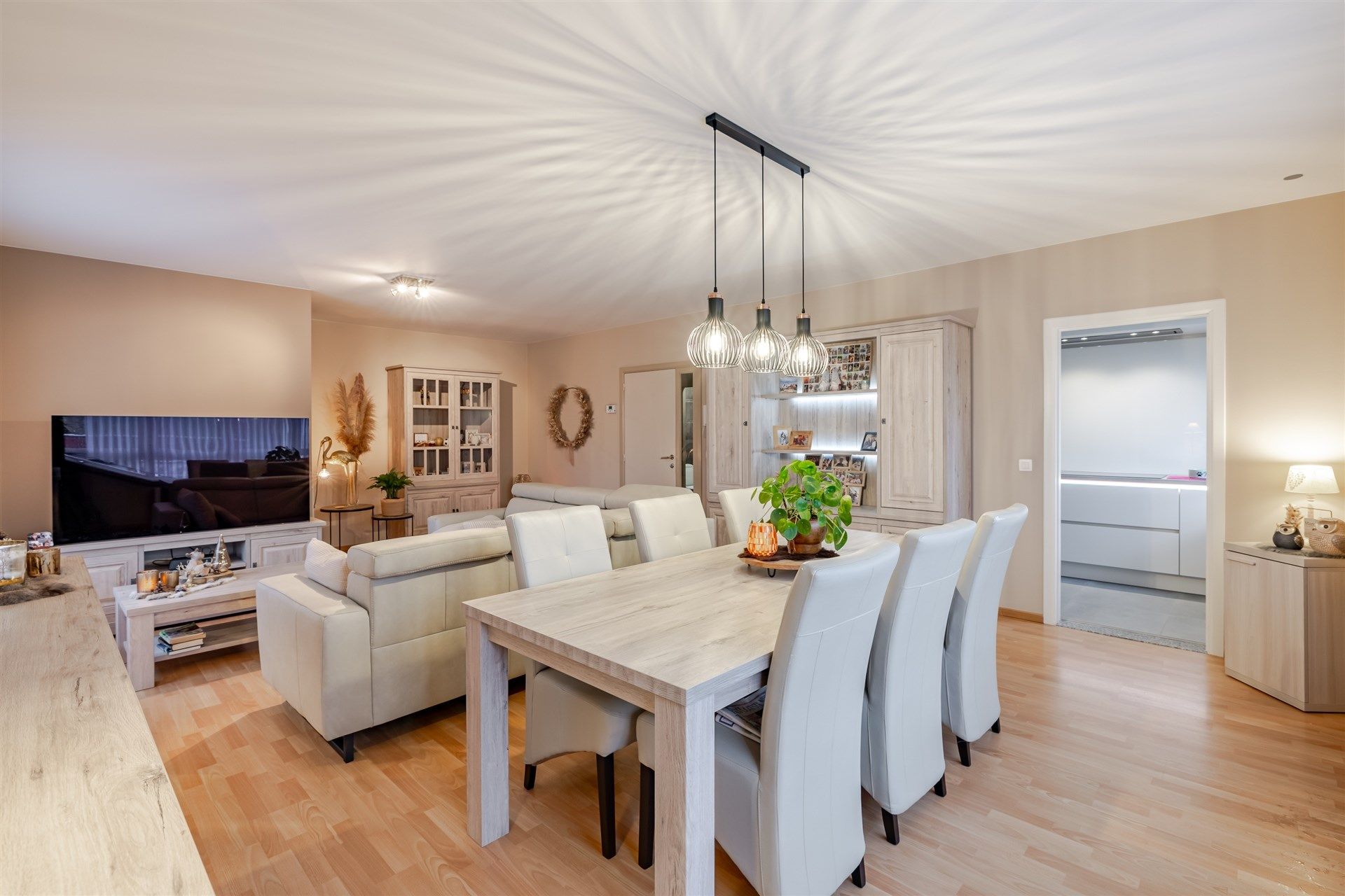 3-slaapkamer appartement met garage en mooi uitzicht foto 2