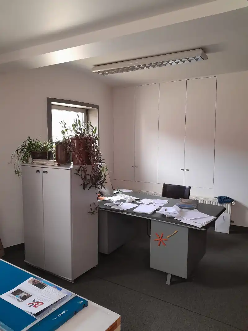 Centraal gelegen, design- kantoorruimte van +/- 100m². ENERGIELABEL B foto 5