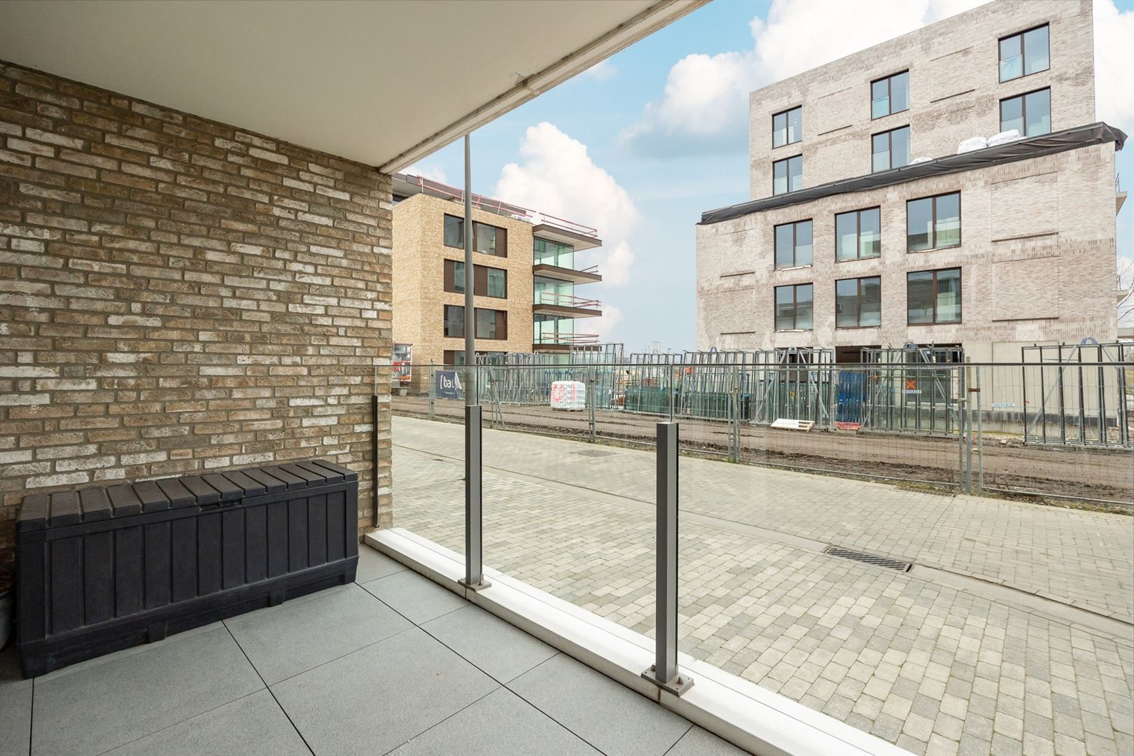 Een ultra modern gelijkvloers nieuwbouw appartement met privatieve tuin en terras foto 23