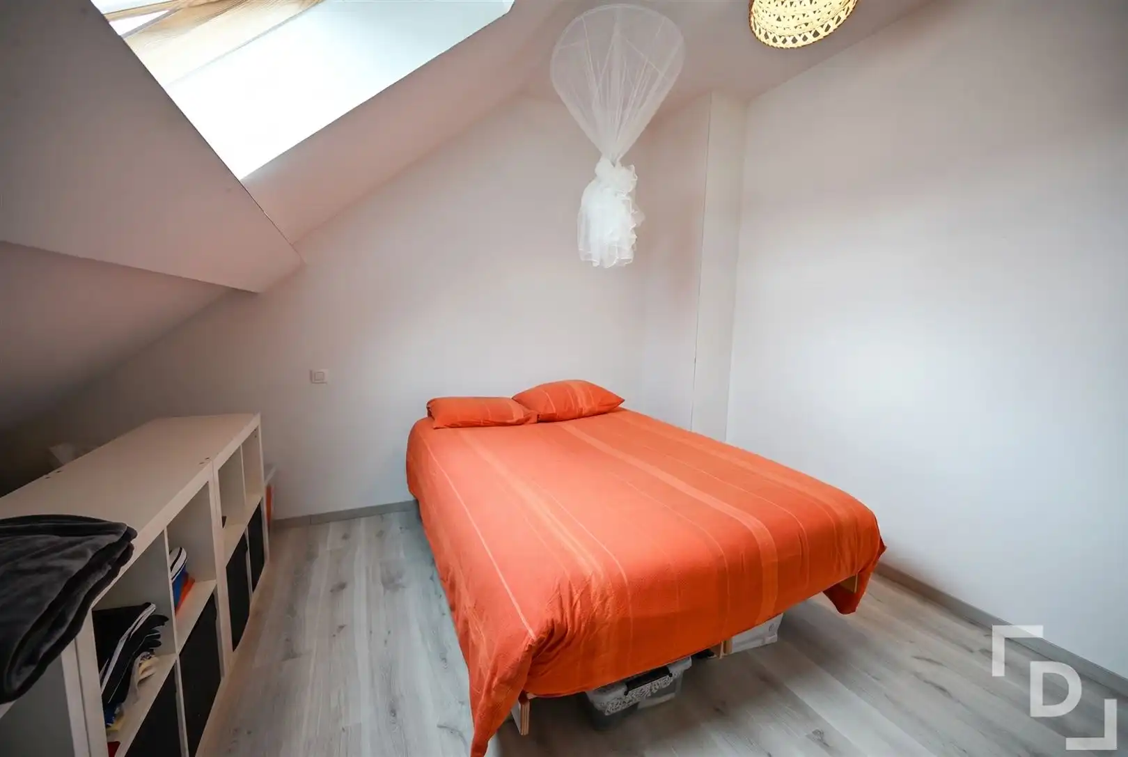 Lichtrijke duplex op een boogscheut van de Menenpoort foto 5