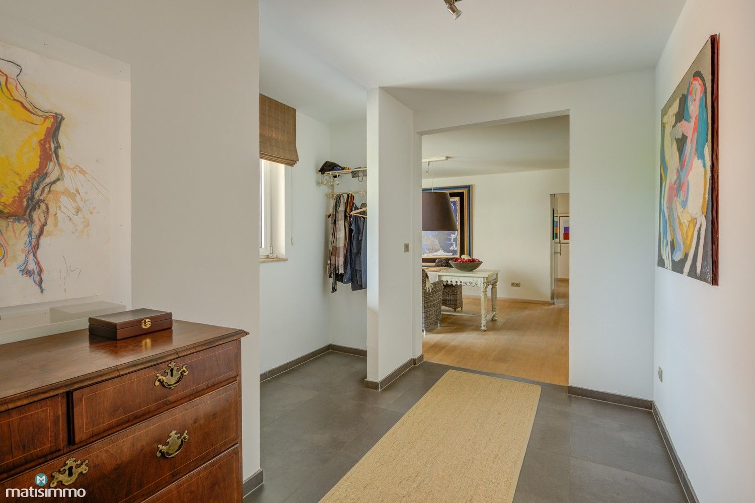 ROYAAL APPARTEMENT MET RUSTIG INTERIEUR VOORZIEN VAN 3 SLAAPKAMERS, 2 BADKAMERS EN 2 TERRASSEN NABIJ CENTRUM HASSELT foto 3