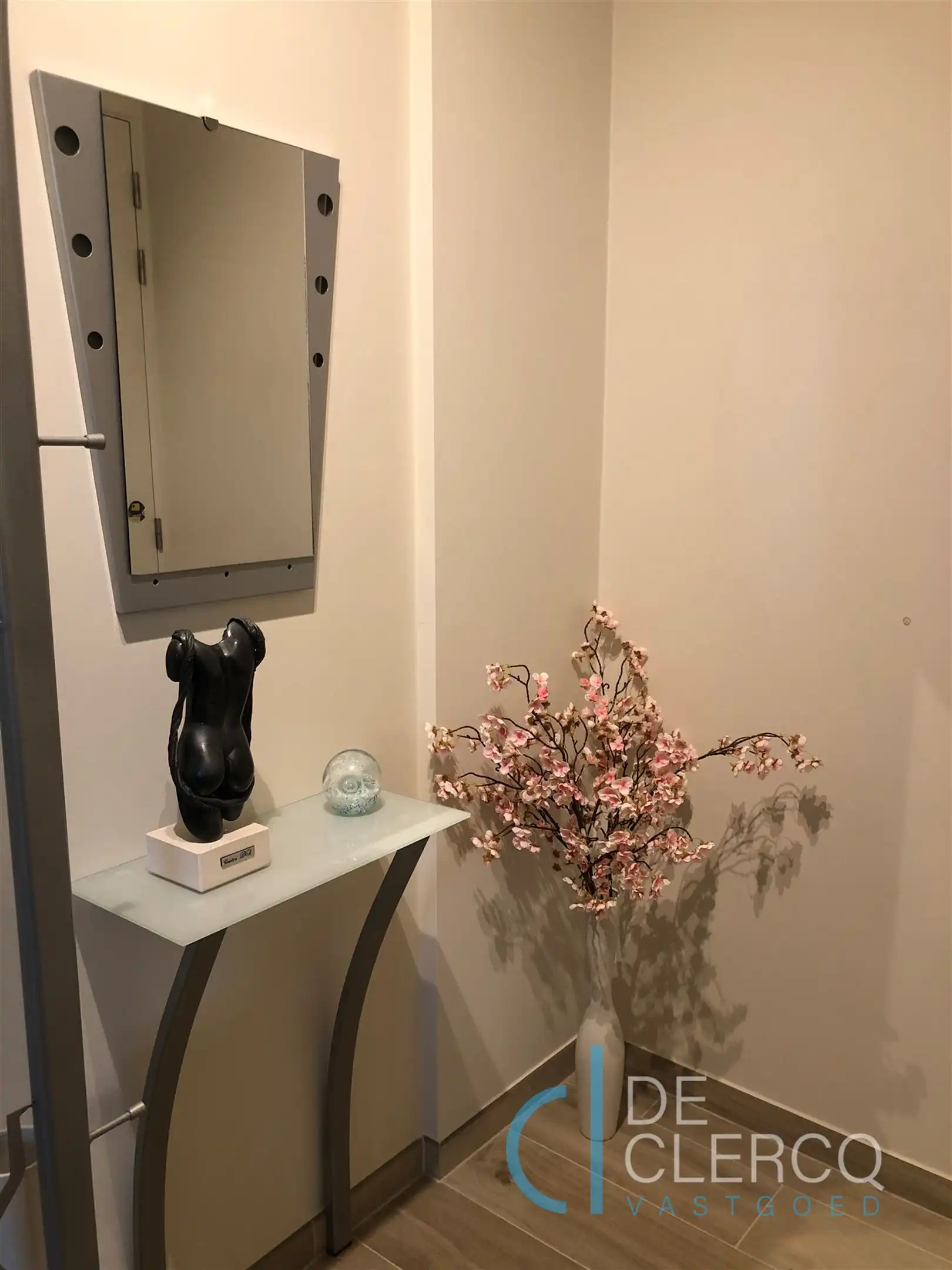 Tijdloos gelijkvloers appartement met terras te Lochristi! foto 2