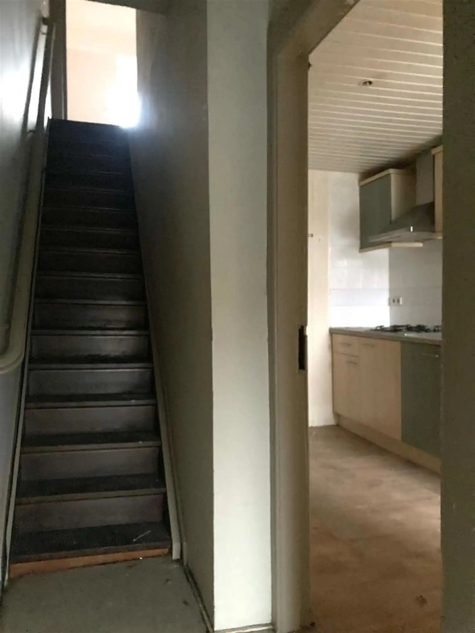 Polyvalent handelshuis met bovenwoonst aparte ingang en in 2 straten uitkomend. foto 15