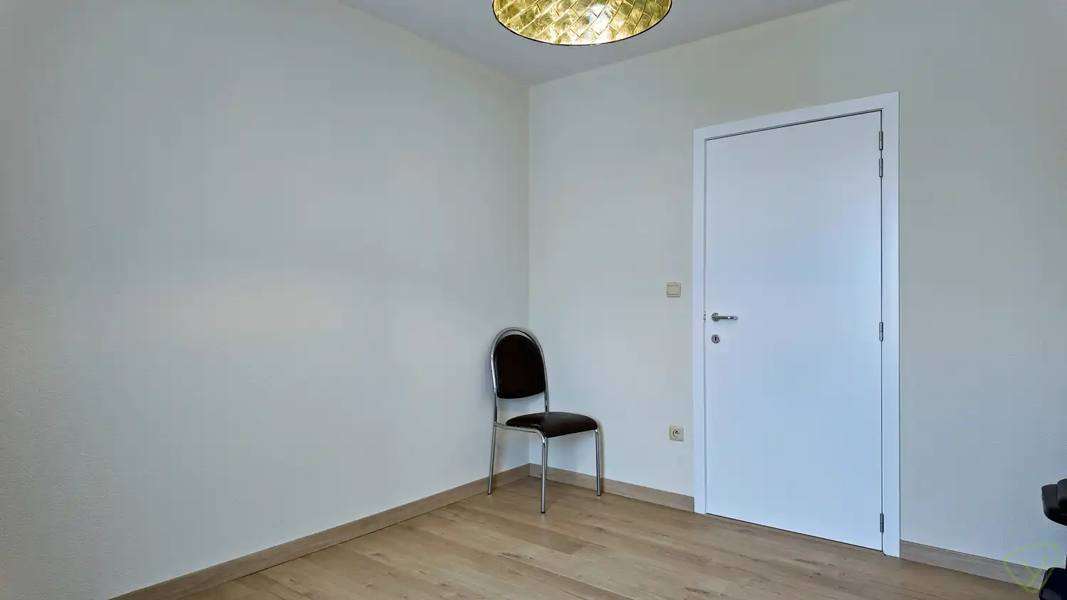 Ruim en lichtrijk appartement met lift en terras in residentie “Mozart” te Eeklo! foto 24