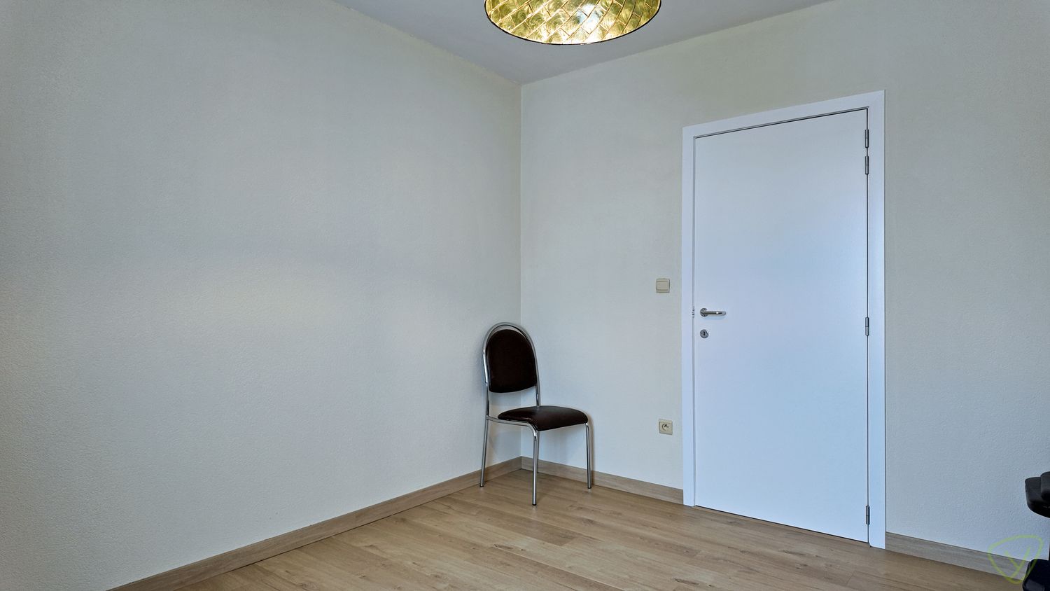 Ruim en lichtrijk appartement met lift en terras in residentie “Mozart” te Eeklo! foto 24